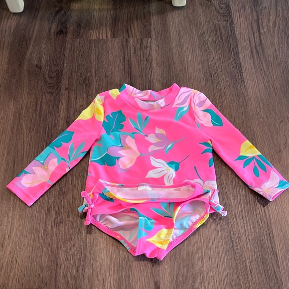 6 M Carters Swimsuit - Picture 1 of 2